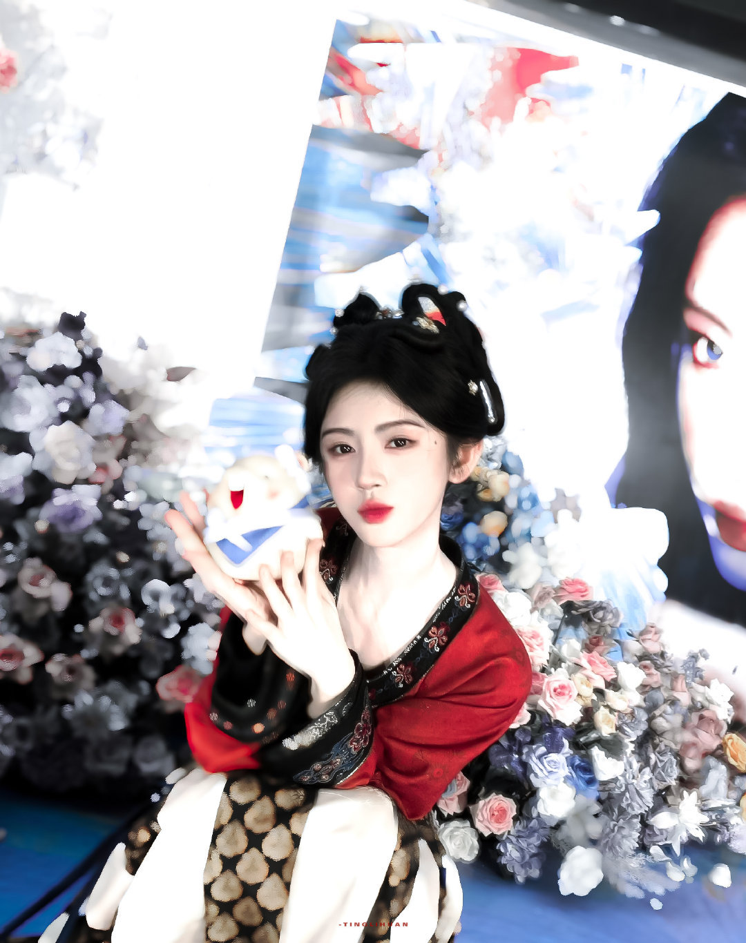 jjy鞠婧祎万花世界 jjy鞠婧祎苏绿夏 “玫瑰之所以是玫瑰，是风与光的眷顾，更