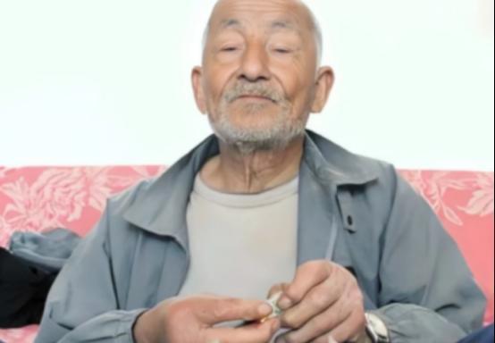 山东大爷85岁高龄，连续20年不间断吃糖，一天不吃就浑身难受，2011年孩子带他
