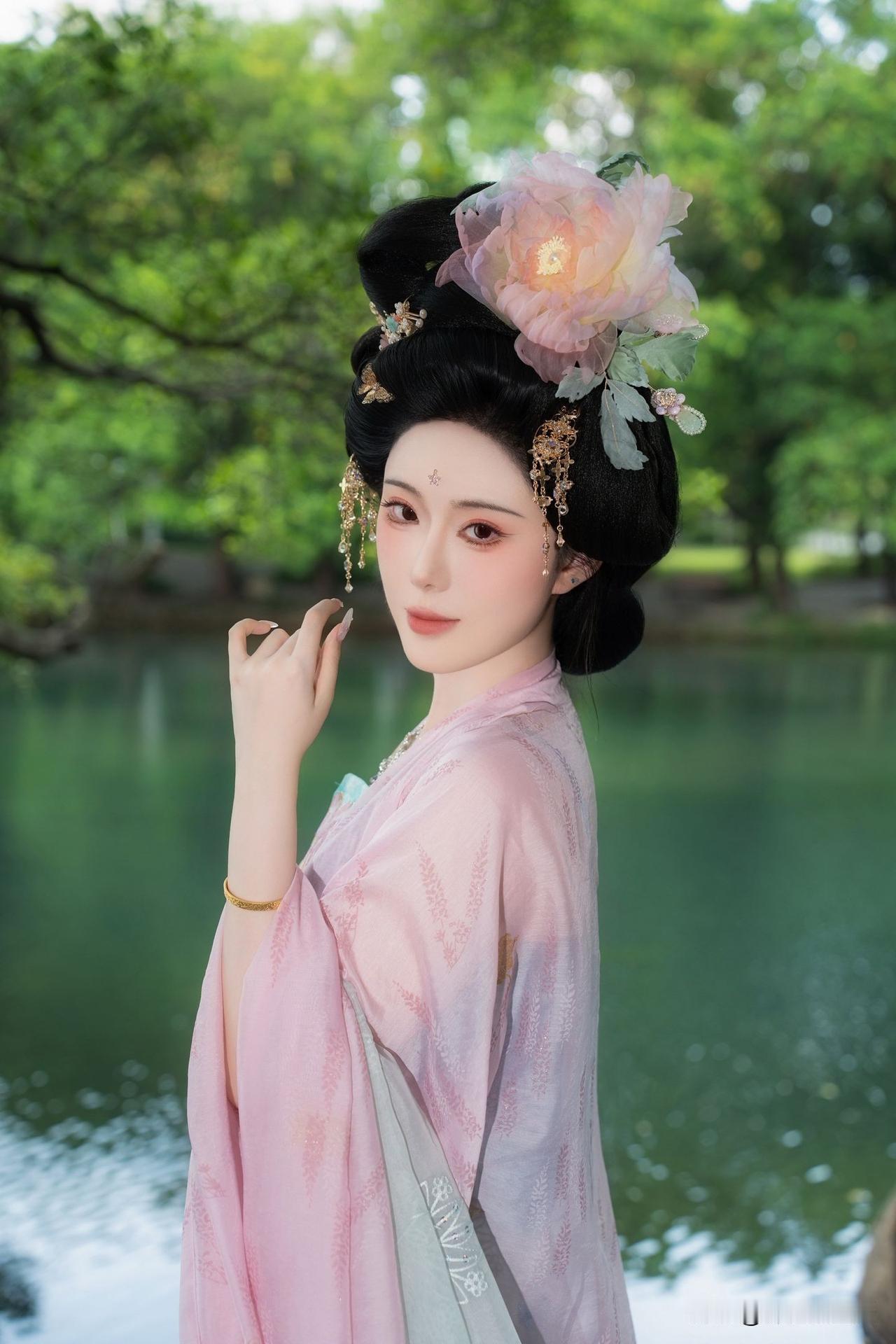 一抹胭脂色，风姿艳长安。美女人像群 高清美女