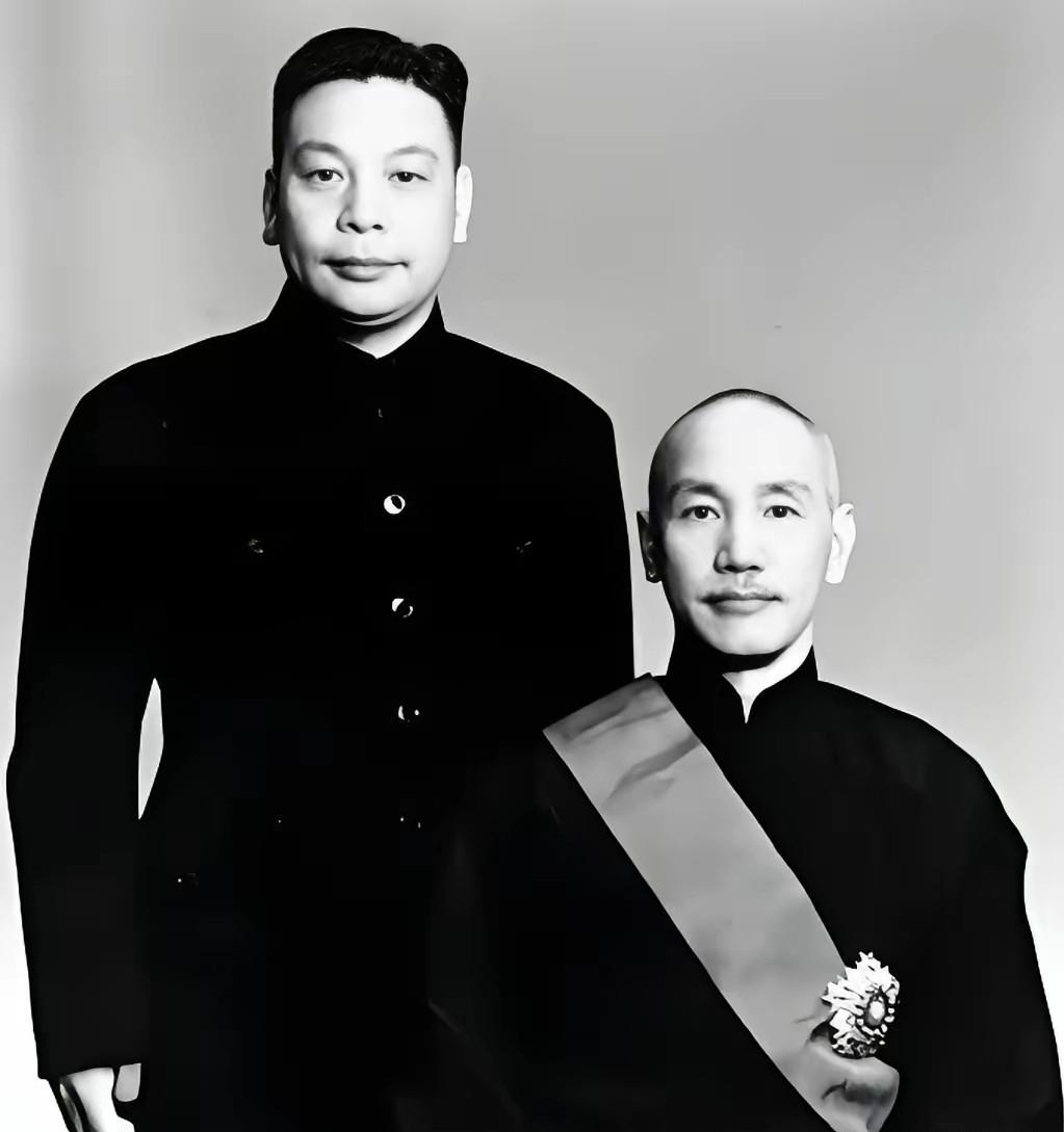 最近蒋家那个后人，又喊话想把两口棺椁迁回大陆，奉化那边连地都有人提过选好了。我只