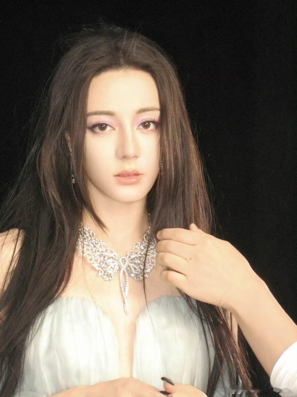 王亚飞给迪丽热巴画的薰衣草眼妆 ，妈耶第一眼还以为是封神里面的妲己扮演者呢 