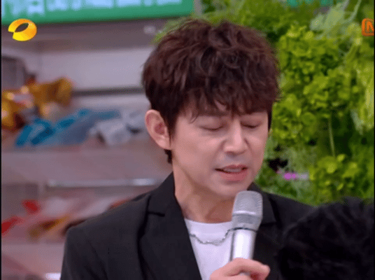 迪丽热巴迪丽热巴遇到了情话十级选手 问答题秒变表白现场！热巴还在认真分析“圆”，