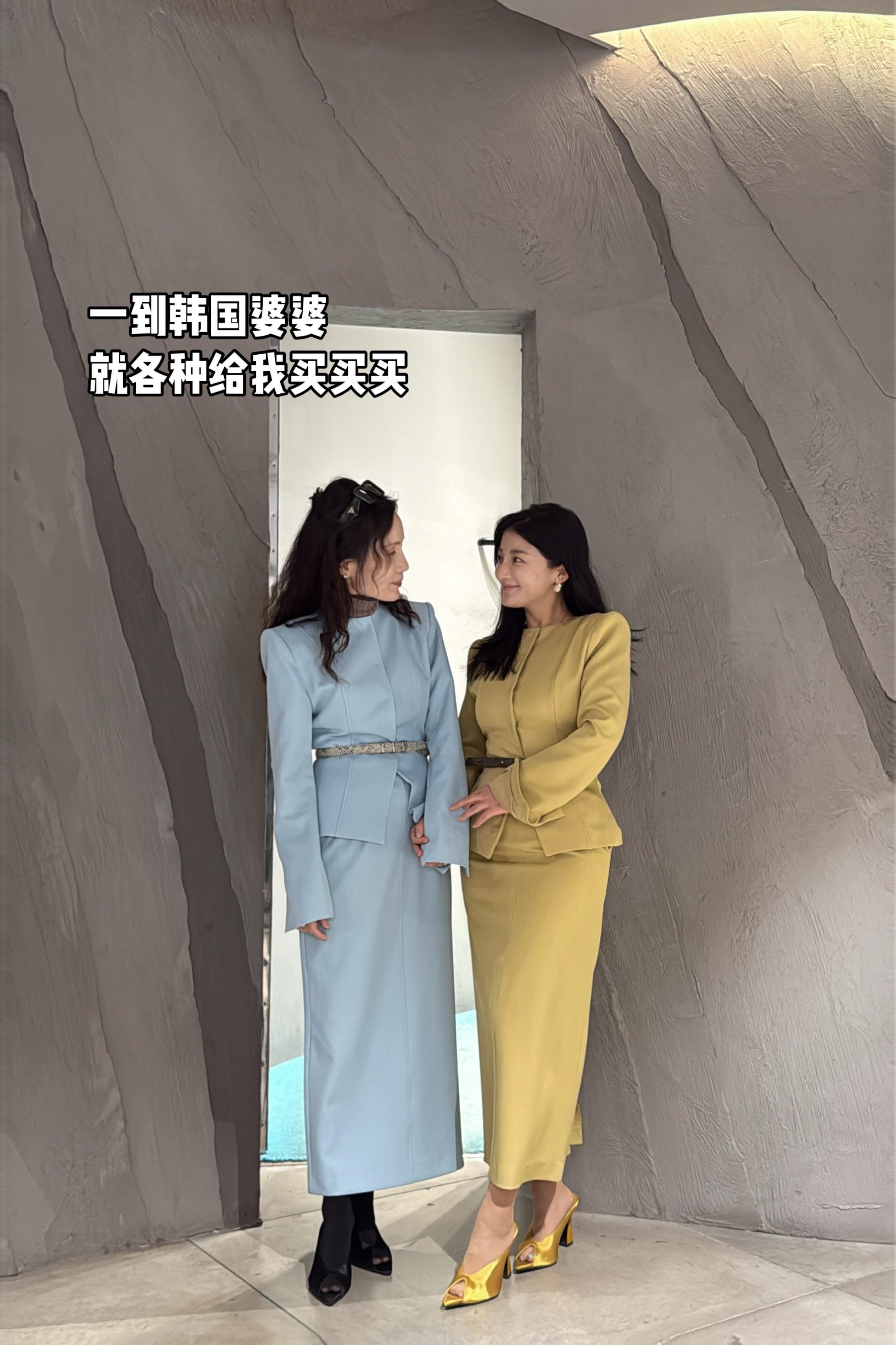 一回到婆婆身边。休闲大卫衣风秒变韩国乖巧儿媳风