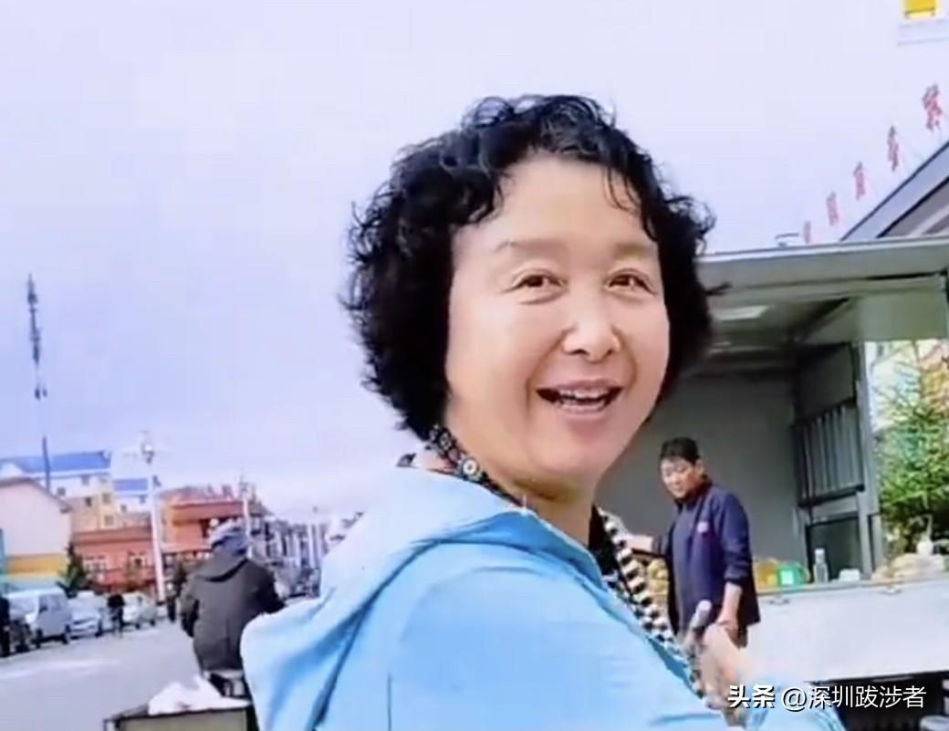 西安大妈眼光独具，夏天，直接从西北奔到东北，温差骤然达到26℃。也就是说，在40