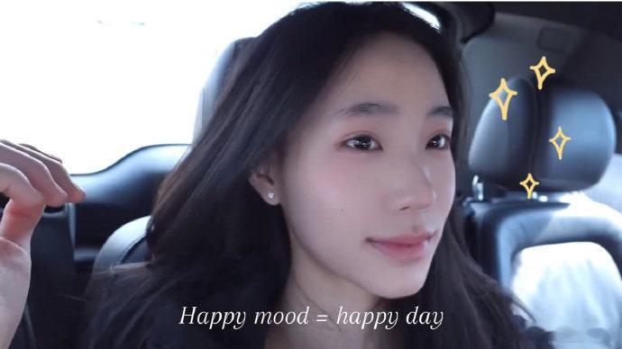 #小S二女儿全英文vlog# 小S二女儿的vlog拍摄角度被网友讨论了，大家觉得