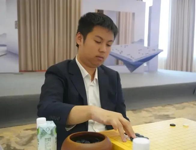 衢州烂柯杯四强出炉：
金禹丞三胜世冠
李轩豪再败苦手
党毅飞强势连胜
连笑笑笑进