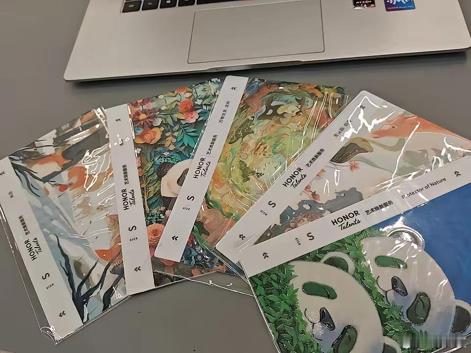 荣耀的售后确实挺给力的，之前线上电话咨询。客服很快给我推了个售后地址，到了地方解