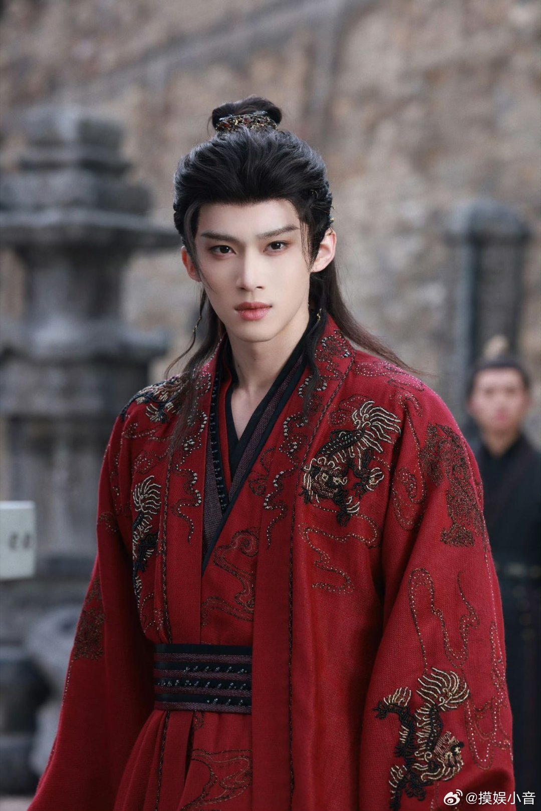 闫桉月鳞绮纪角色反差感在《月鳞绮纪》中，厉劫的清冷正直与源无获形成强烈反差，角色