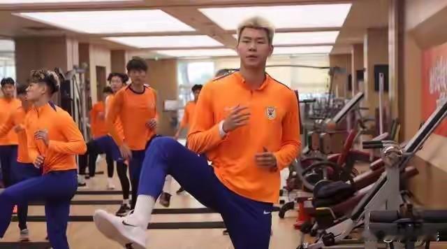 山东泰山队收回外租强将来提升前场攻击群威力：

外租中超青岛西海岸的（段刘愚）历