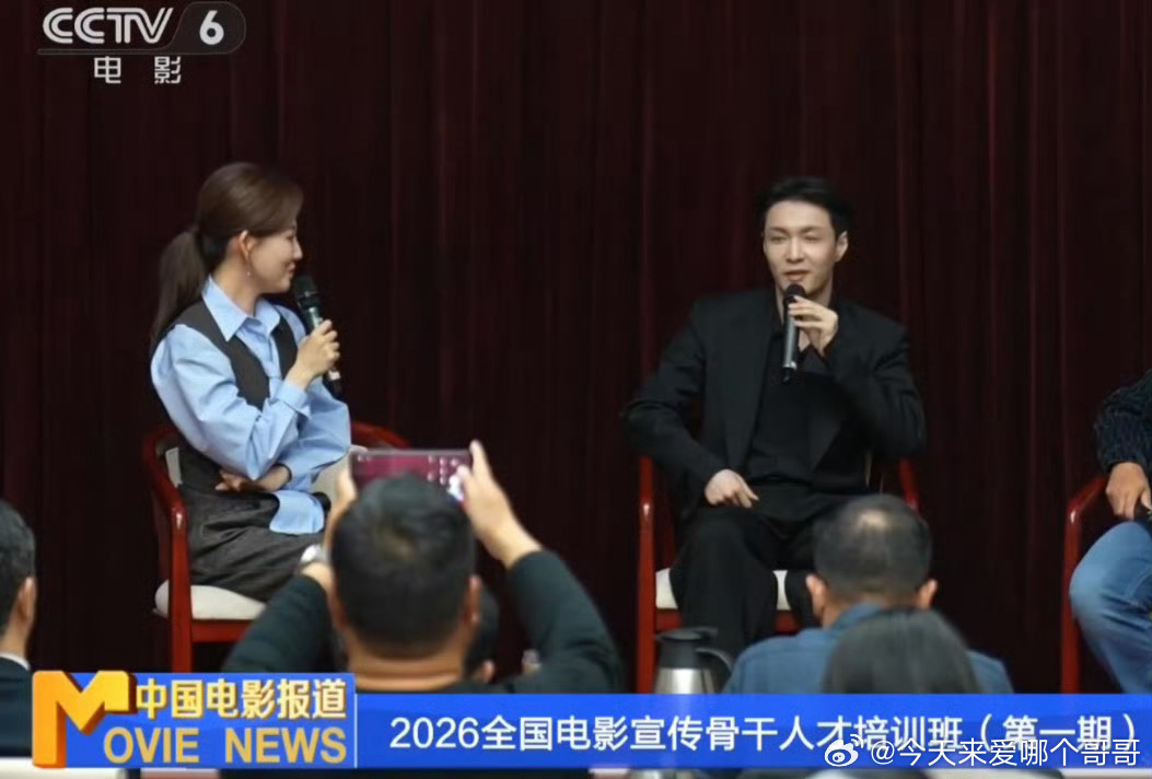 张艺兴今天上电影频道报道了，他应该没啥事 