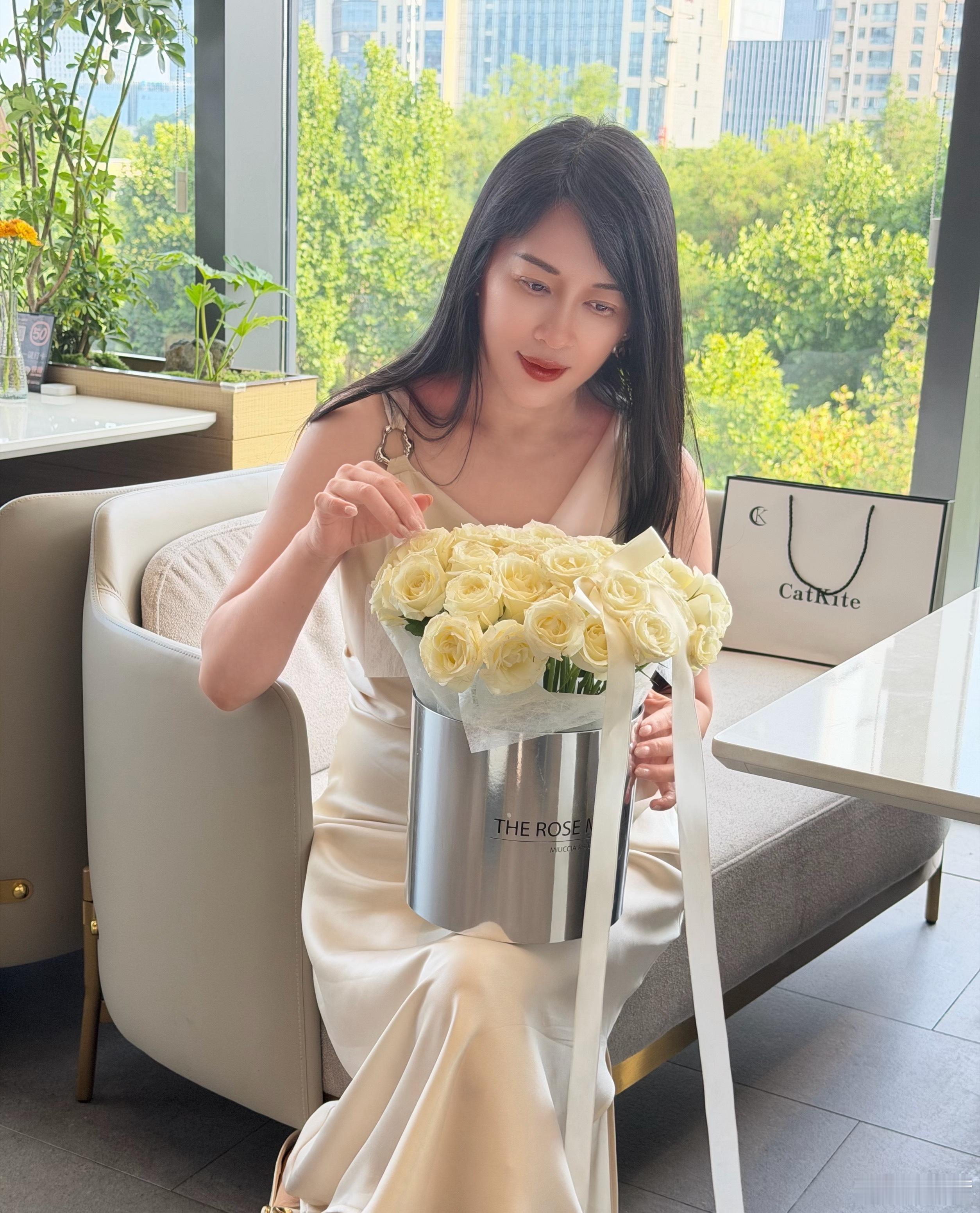 又是逛吃逛吃，拍拍修修的一天 ，女人的快乐就是这么简单50多的我，爱臭美的心一点