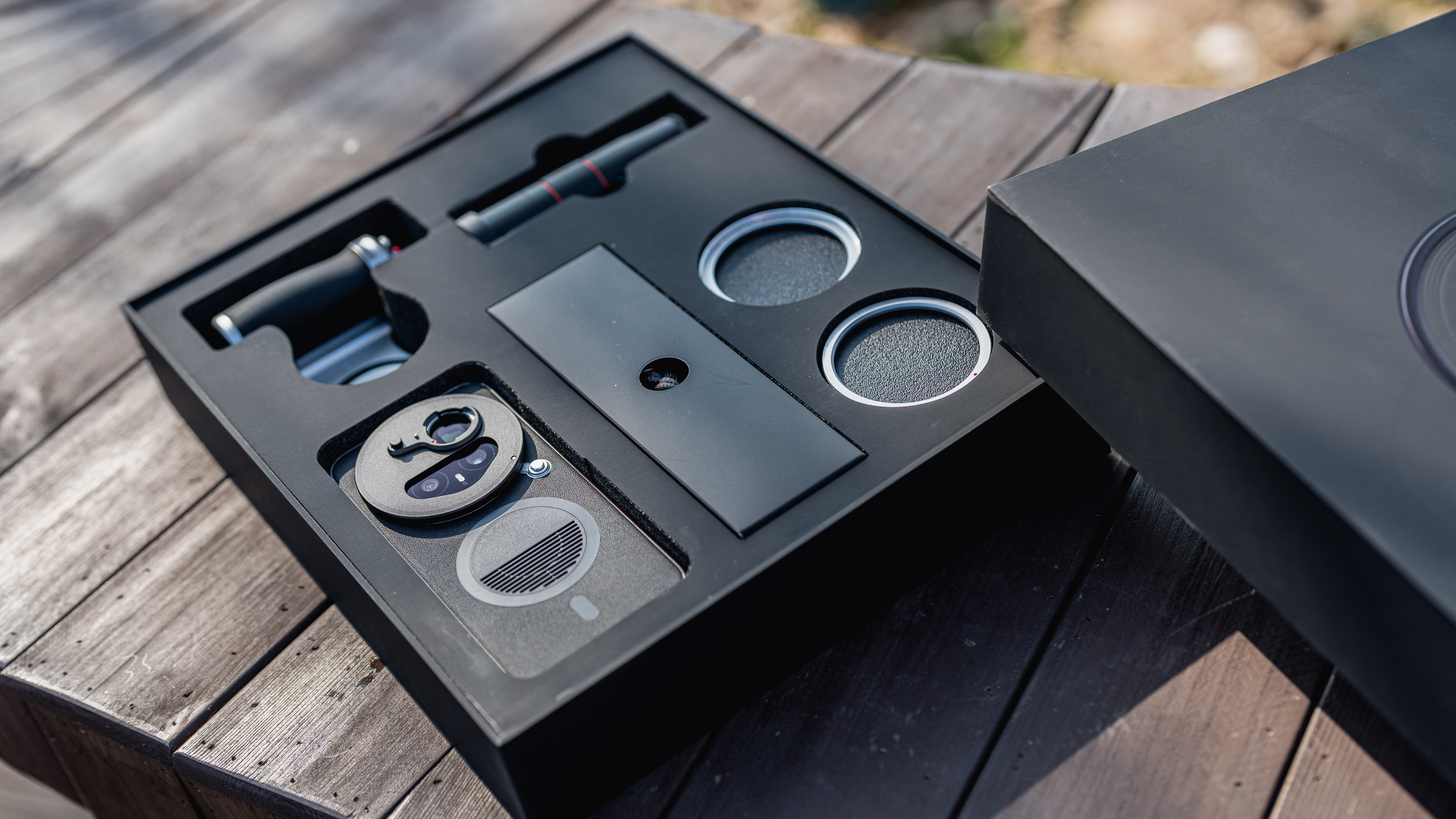 荣耀Magic8 Pro专业影像套装来了，内含影像保护壳、影像手柄、金属装饰环、