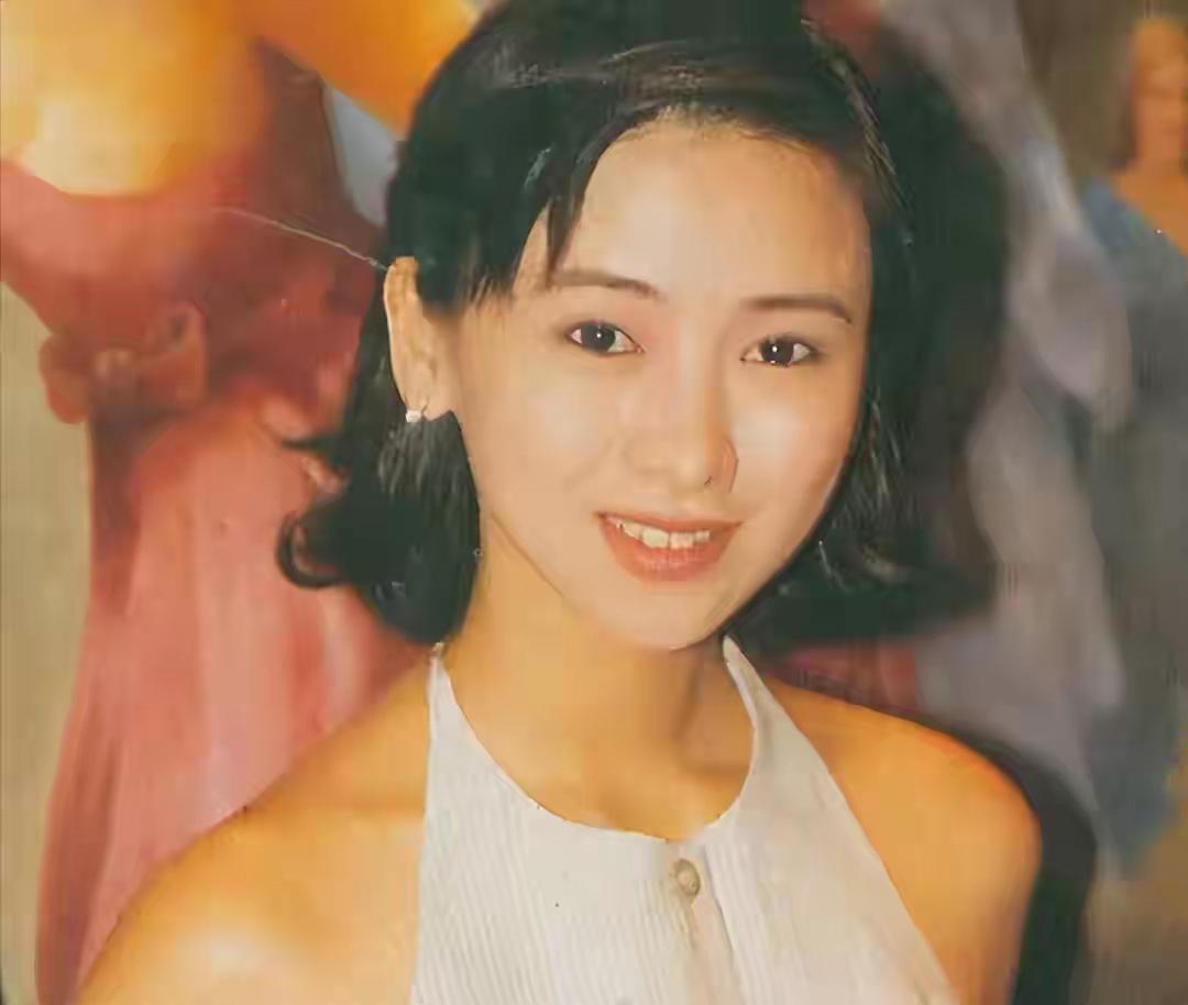 出身清华，演过三级片，翁虹这人生，才叫真逆袭！
当年拍过大尺度戏的女星，大多路子
