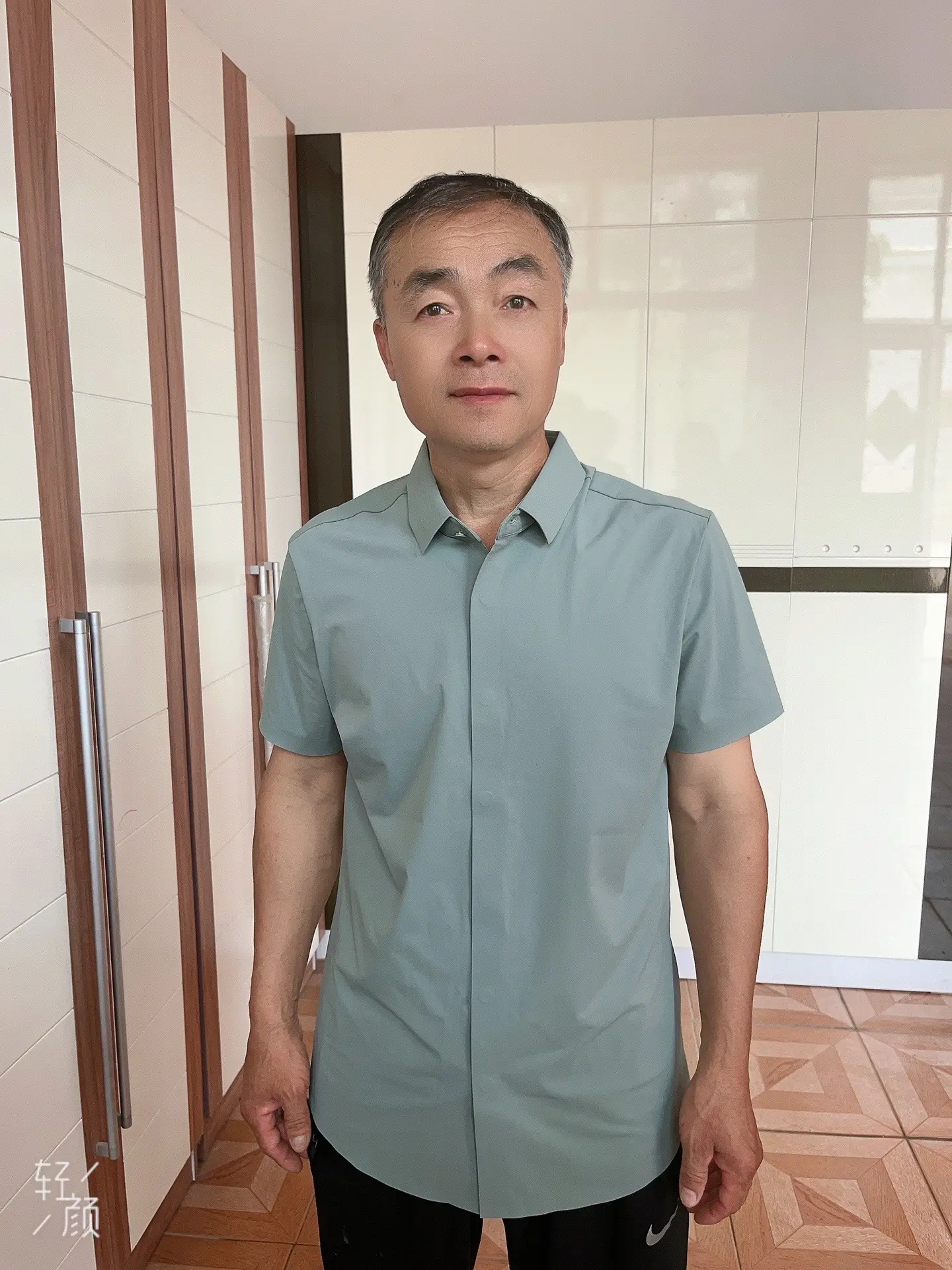 在这个世界上 父亲最累 母亲最苦，父亲赚了一辈子的钱 却只能养家糊口...