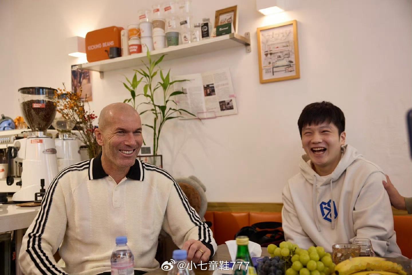 齐达内评价樊振东皇马名宿齐达内发博:“稍早在上海，开心见到了一位优秀的年轻人，球