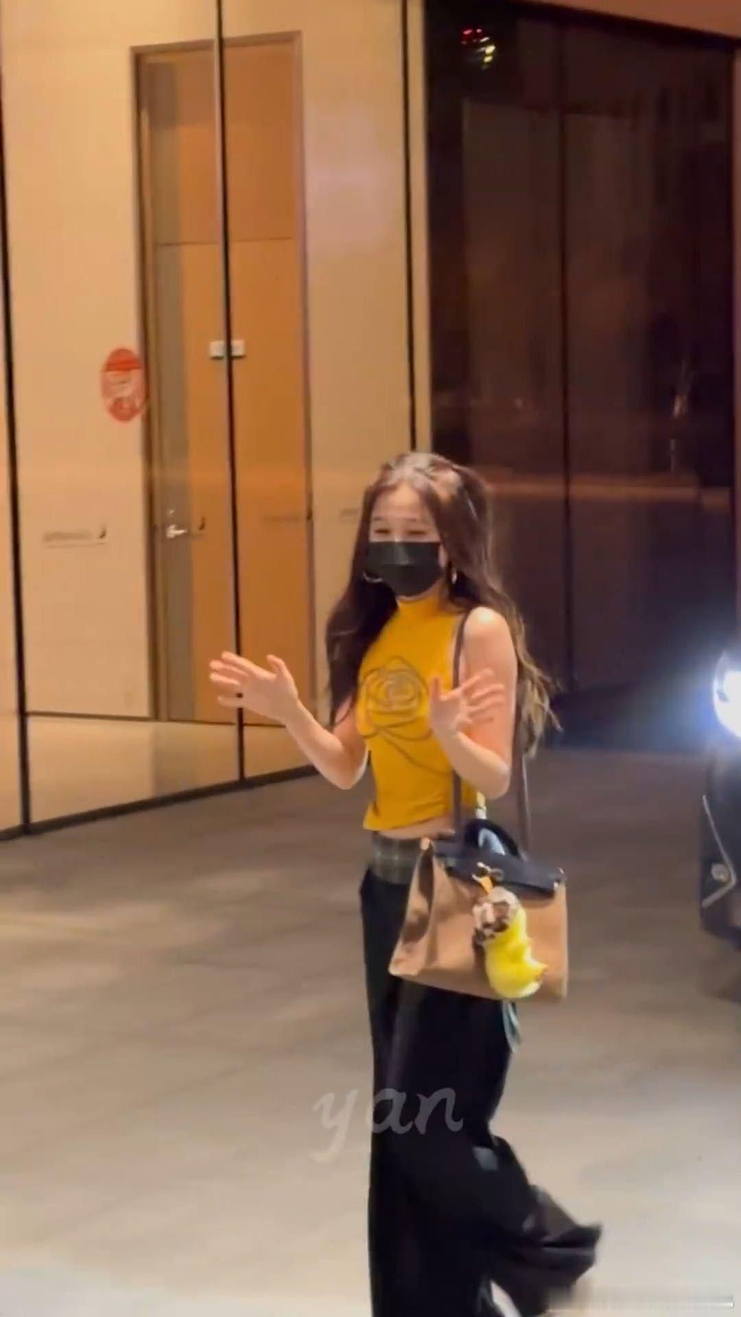 丁禹兮的玩偶是虞书欣同款 震惊！丁禹兮晒出wakuku玩偶，居然和虞书欣是同款！