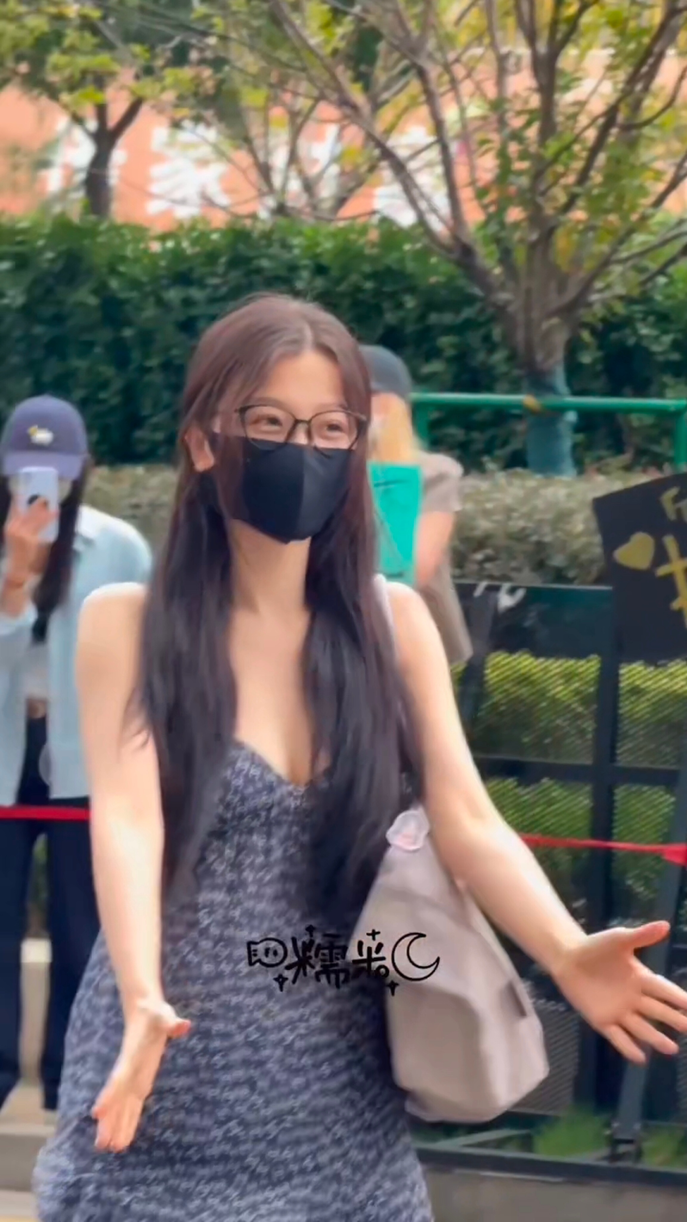 妈咪 抱我🤗虞书欣何盼 ​​​