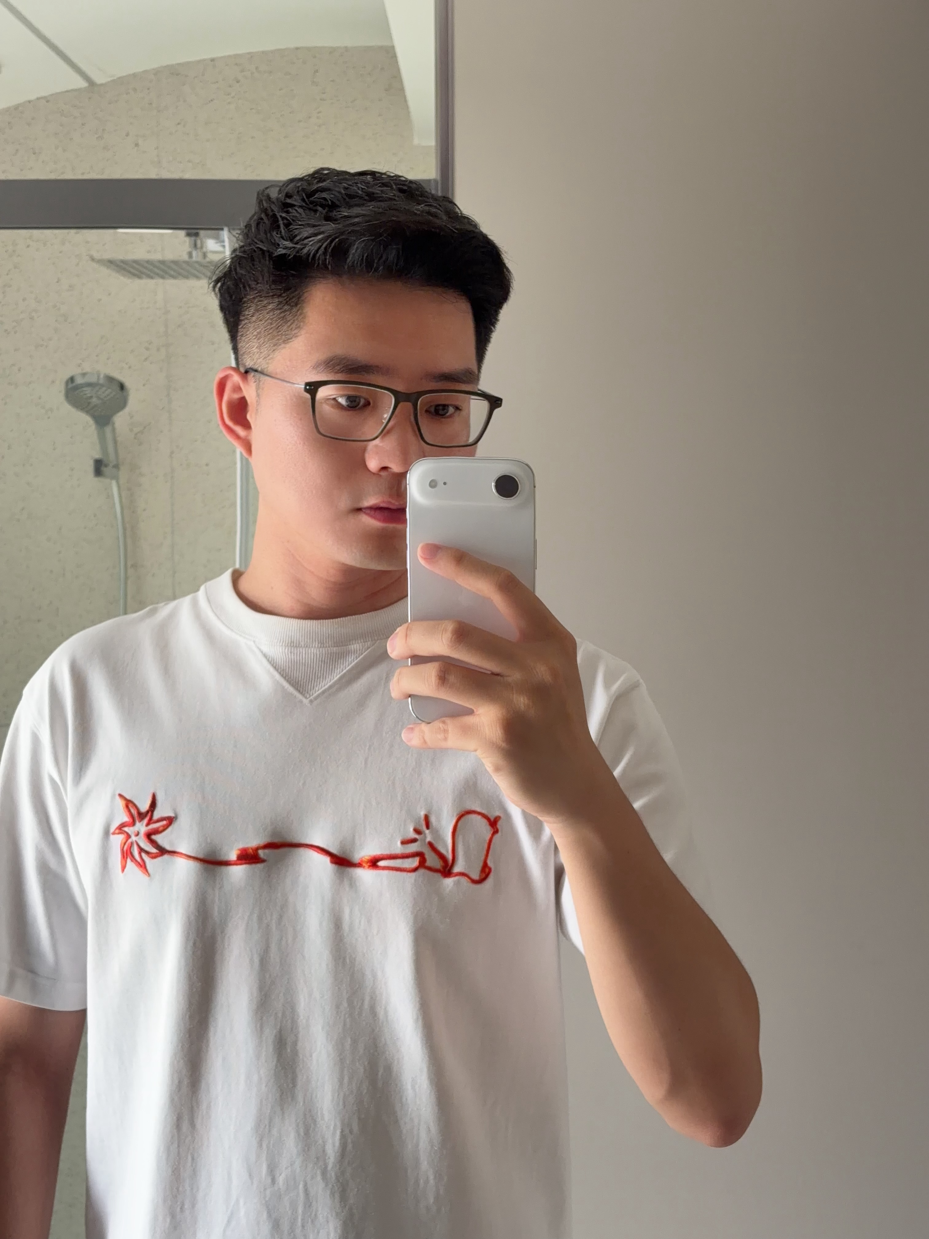 真的特别感谢大家。以前我对发型几乎是“放养”状态，怎么随意怎么来。但现在常出镜才