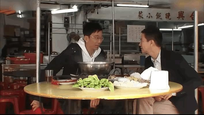 张家辉被问：

“有没有想出去鬼混？”

他说：“当然有、怎么会没有？有的、无时