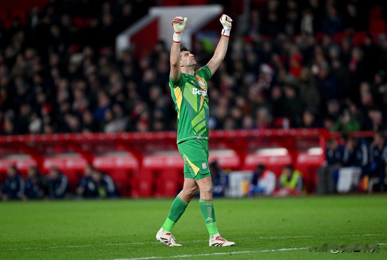 公布，英超5人入选：

恭喜马丁内斯、萨利巴、鲁本·迪亚斯、罗德里、哈兰德👏