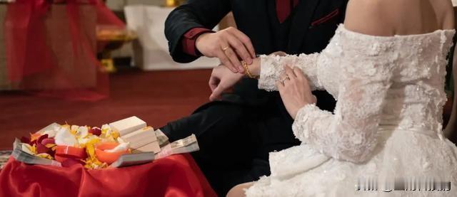 邻居的儿子订婚了，邻居说从银行贷了款作为彩礼，等女方回礼以后再还给银行！我的天，