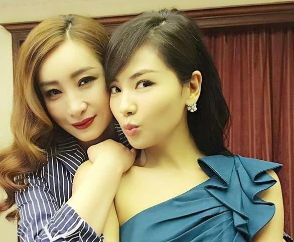 2009年，刘涛挺着大肚子哭着跟秦海璐说：“璐姐，我老公破产了，你能借点钱给我吗