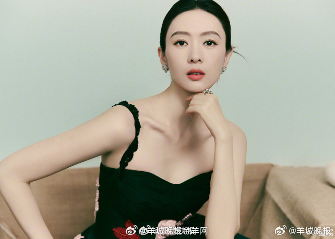 #童瑶工作室回应网传继子#【#童瑶方称和王政源素不相识#】针对近期网络上出现将演