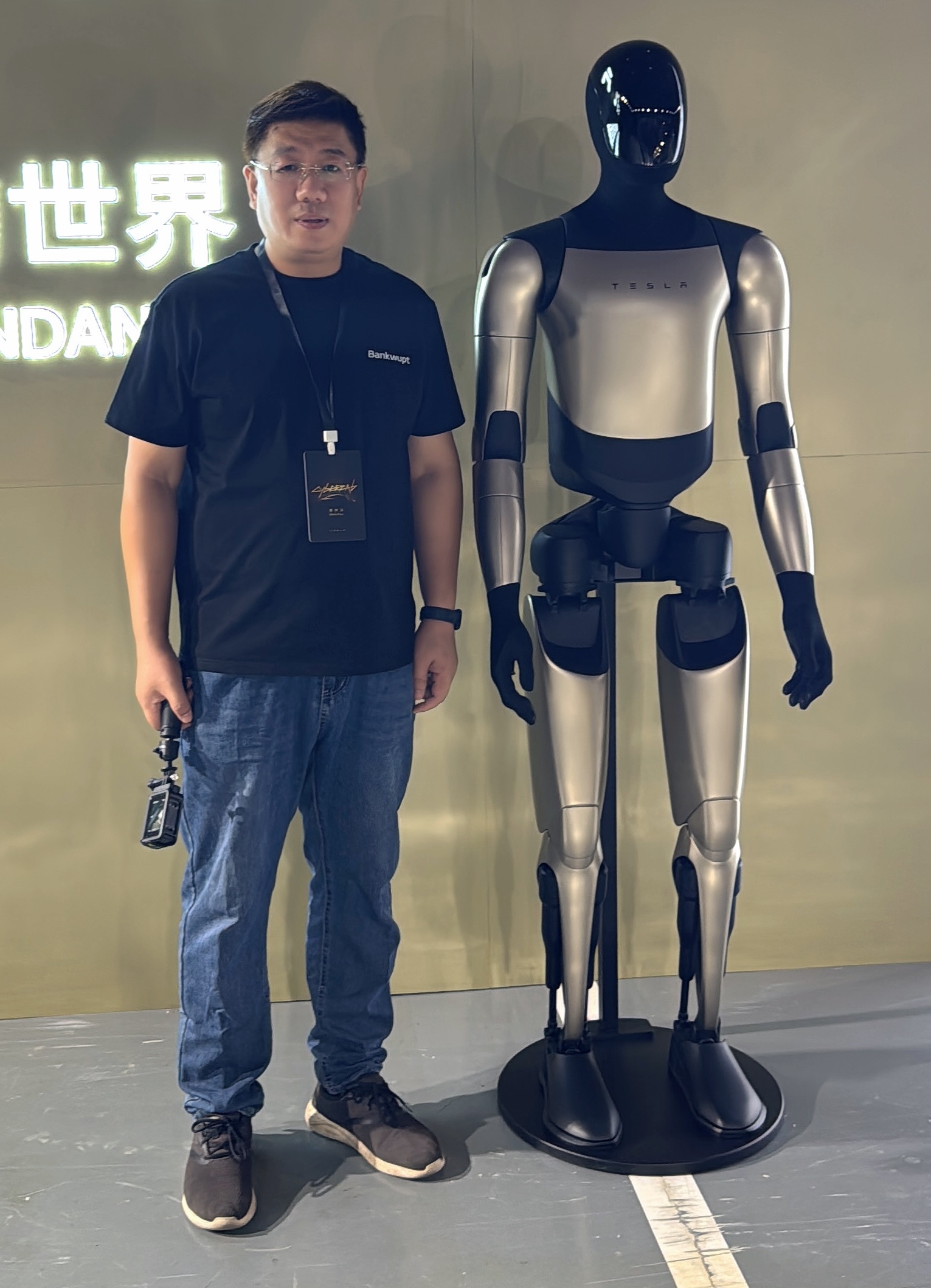 特斯拉在Optimus V3上的沉默震耳欲聋，非极度乐观即极度悲观。没有中间地带
