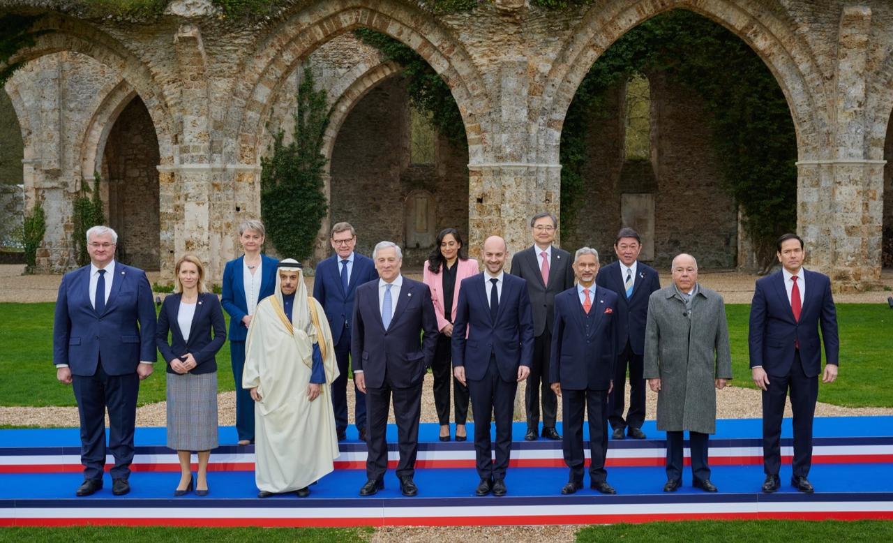 G7 外长会：日本个子矮，意大利耍帅，美国心不在焉，巴西最怕冷，G7 外长会在法