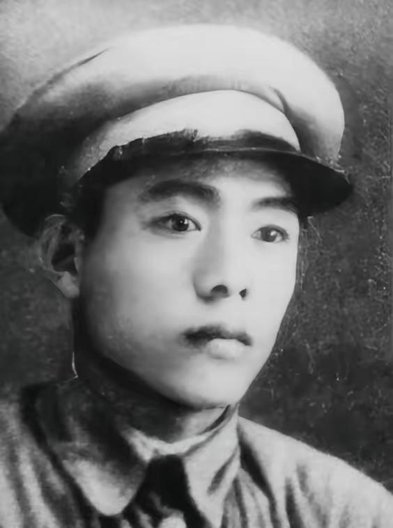 1955年，志愿军翟文清衣锦还乡，全村五十余同乡只剩他一人归来
翟文清从小家里就