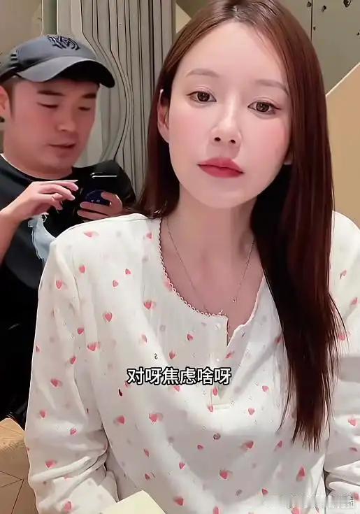 张子萱回应回北京不住父母家，一是市区房价太高，父母房子太小装不下一家四口；二是父