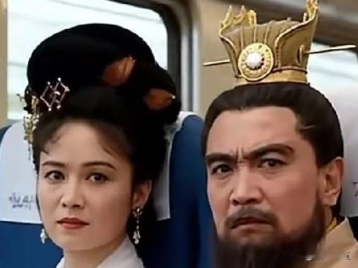 闲话三国时期的两个当侄儿做的事。
曹操好色引发的个人悲剧，看上去是曹安民的错，实