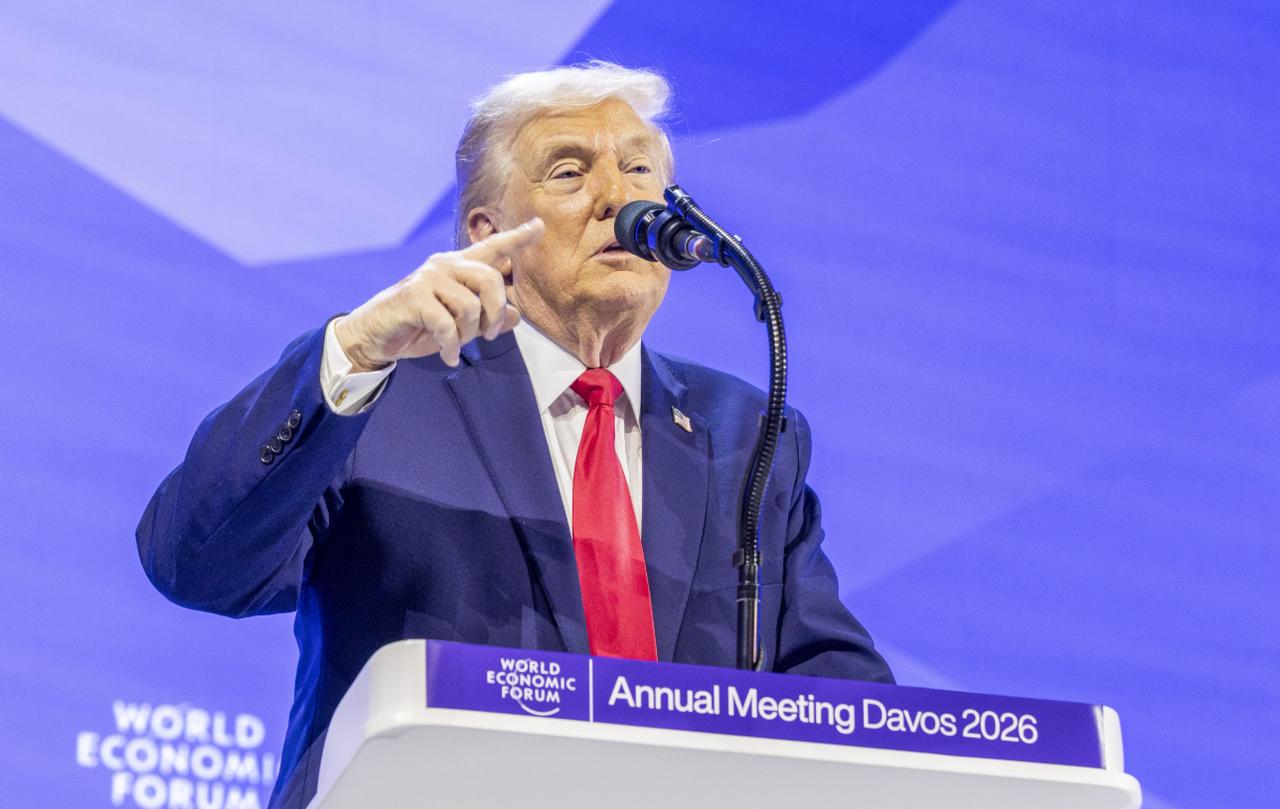 欧美激烈交锋之际，中国送上救命稻草，特朗普态度180度大转弯

特朗普他扬言从2