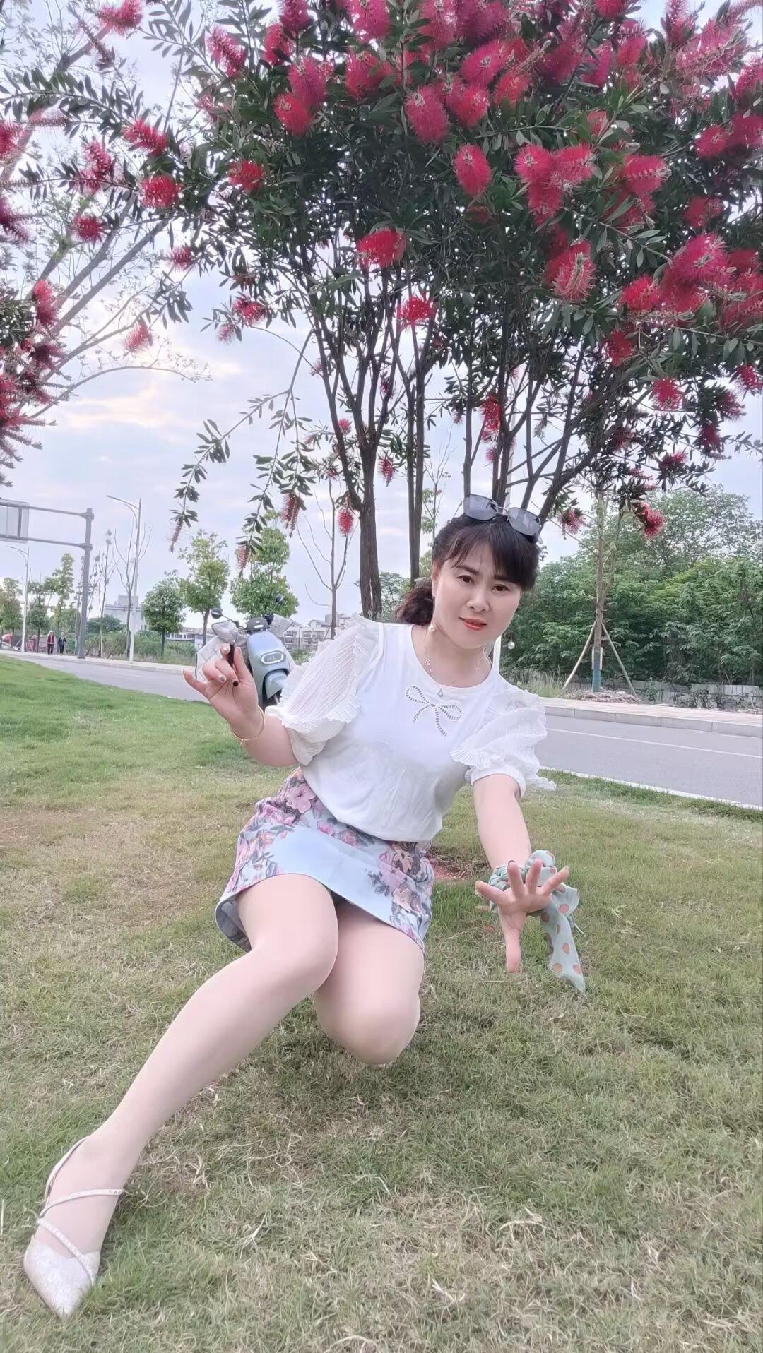 嘿嘿  🌹花都谢了才想起摘，心都碎了才想起爱…