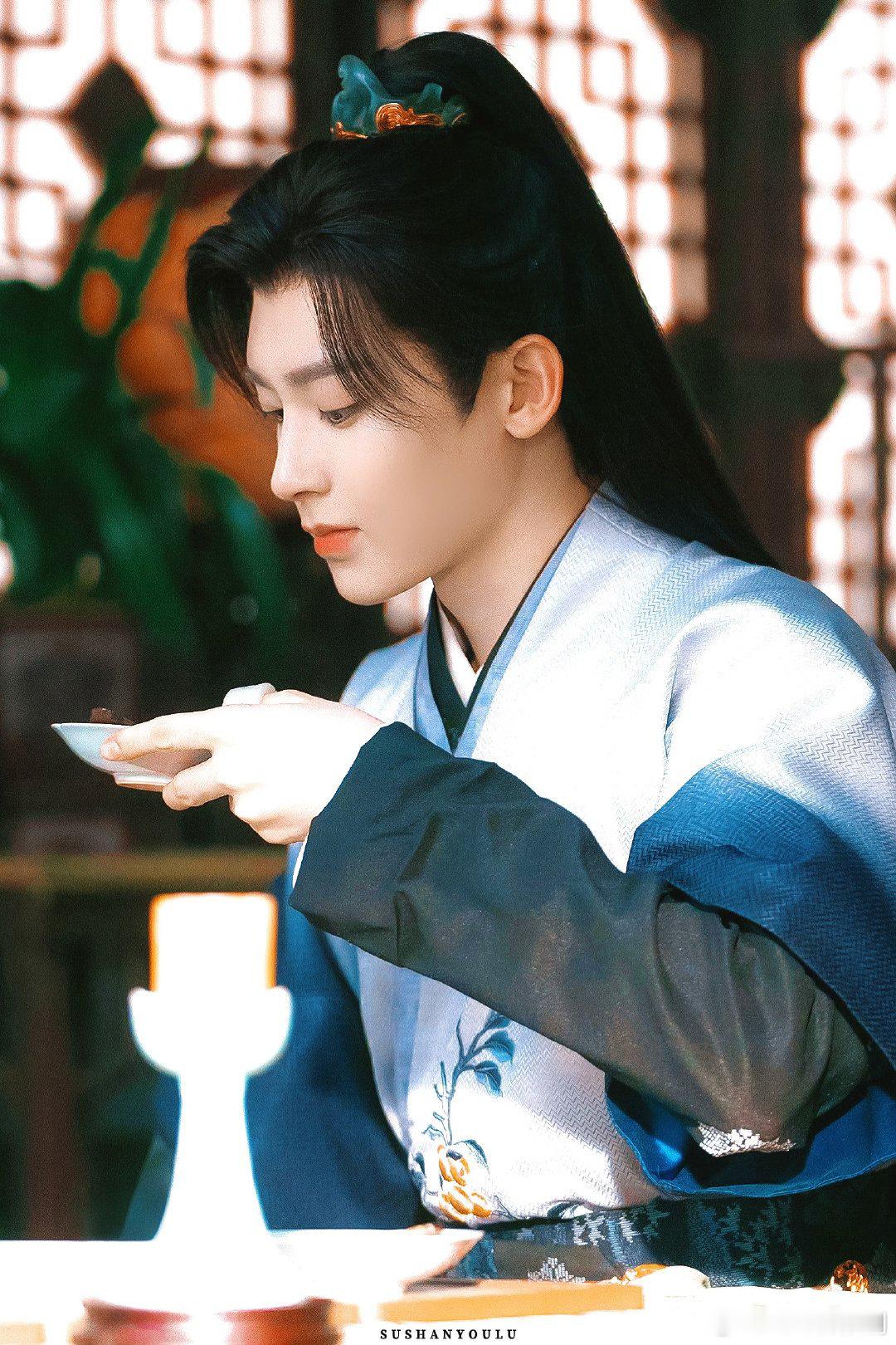 怎么说服侯明昊拍这个的陆江来这个角色，换个人演可能就油腻了，但侯明昊演就是恰到好