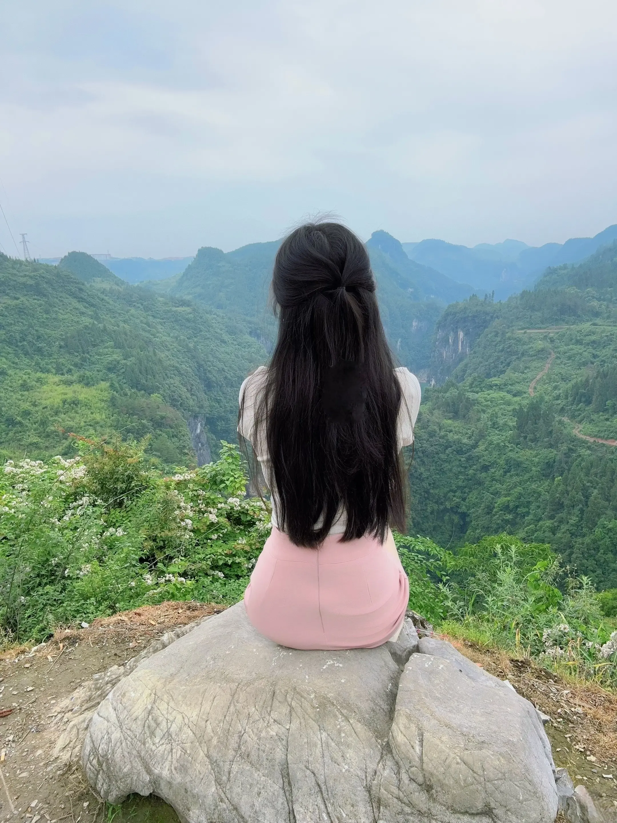 海底月是天上月，眼前人是心上人。