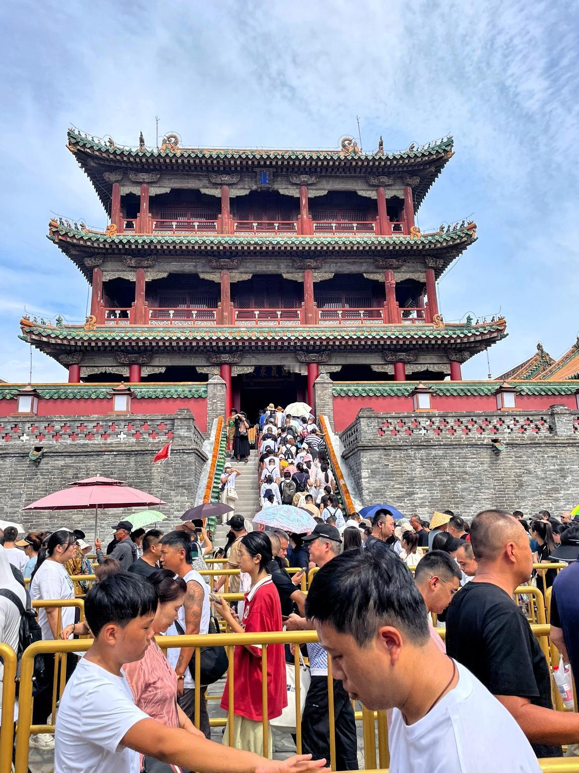 游沈阳故宫，写浪漫日记。

昨天自驾去沈阳故宫，张学良旧居陈列馆游玩，堪称受伤不