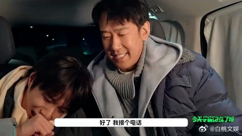 刘耀文假哭演技刘耀文哭了我装的 谁懂啊！刘耀文给黄子韬打视频假哭，把韬韬骗得一愣