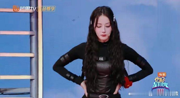 迪丽热巴有种气血很足的美你好星期六看《你好星期六》就觉得迪丽热巴状态真好，气血足