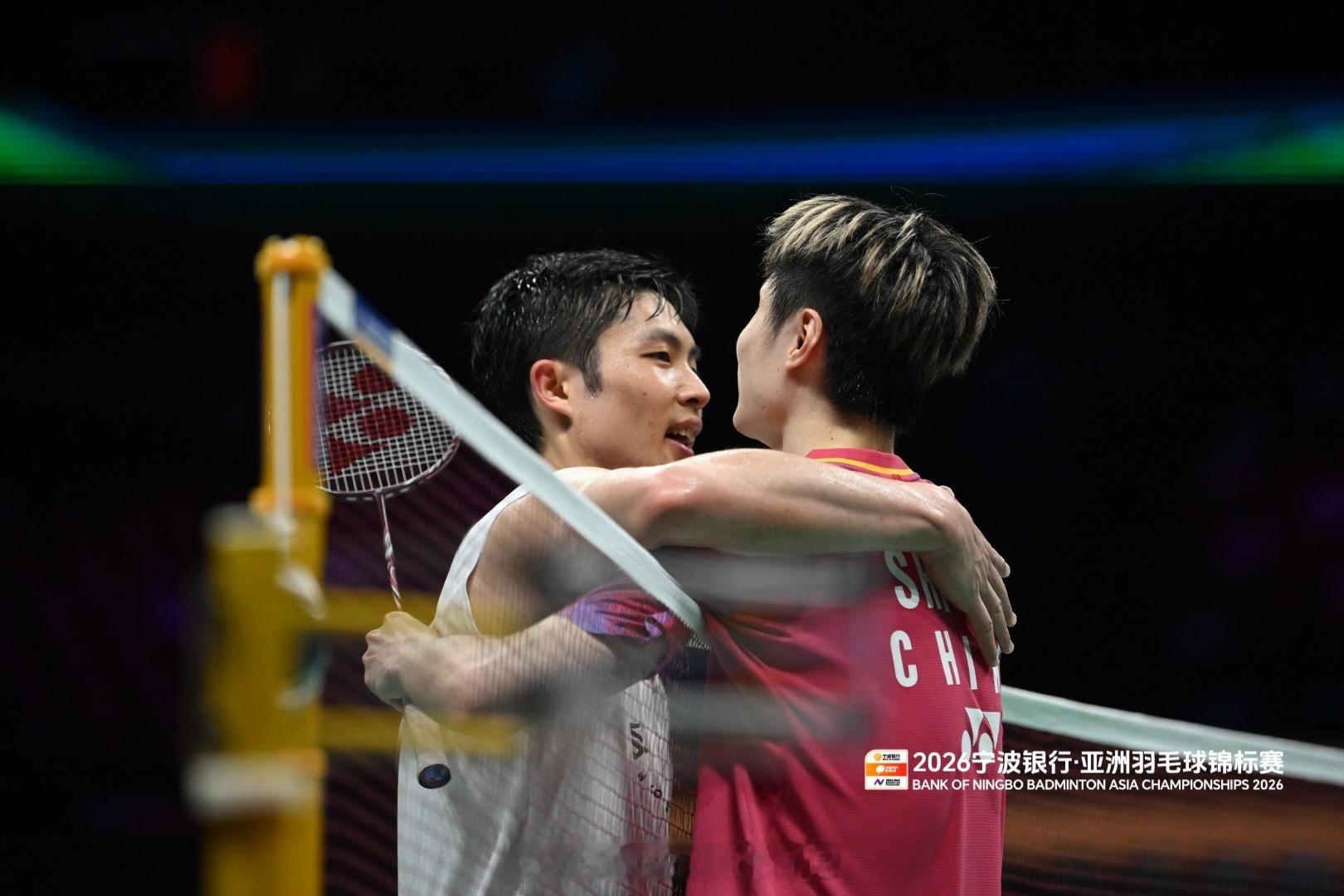 石宇奇晋级亚锦赛决赛石宇奇：激情拥抱致敬周天成 他在激励我 Q：这几天的比赛打下