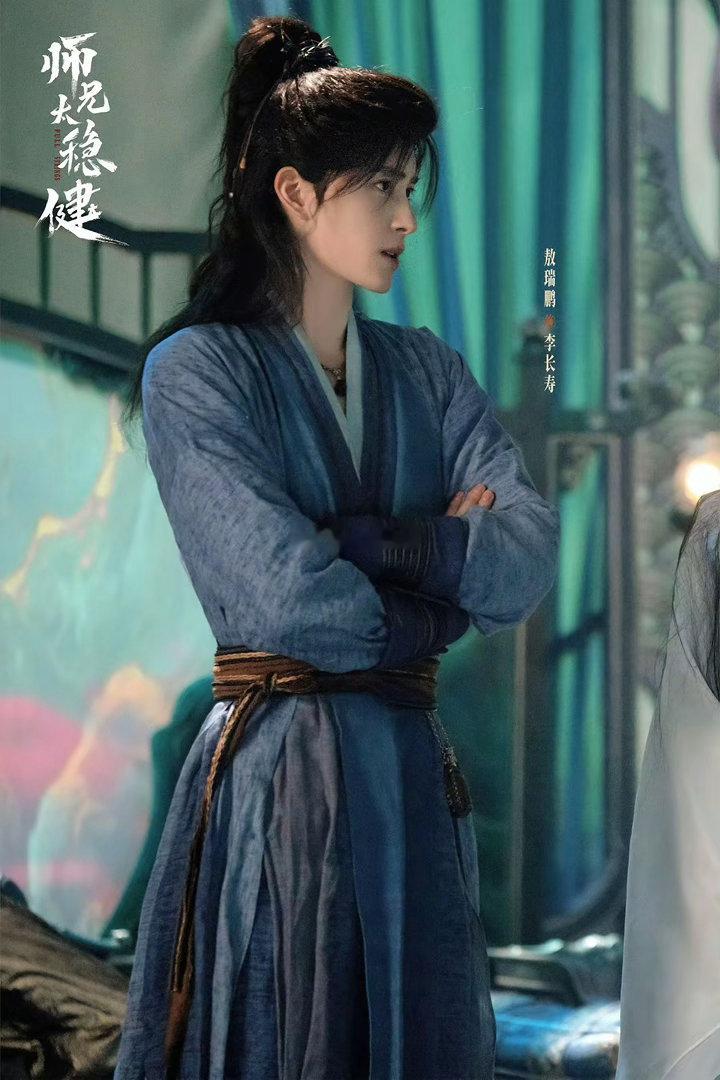 《师兄太稳健》真的看不下去了，弃剧了！本以为是王炸，没曾想雷人又无聊。很多人说搞