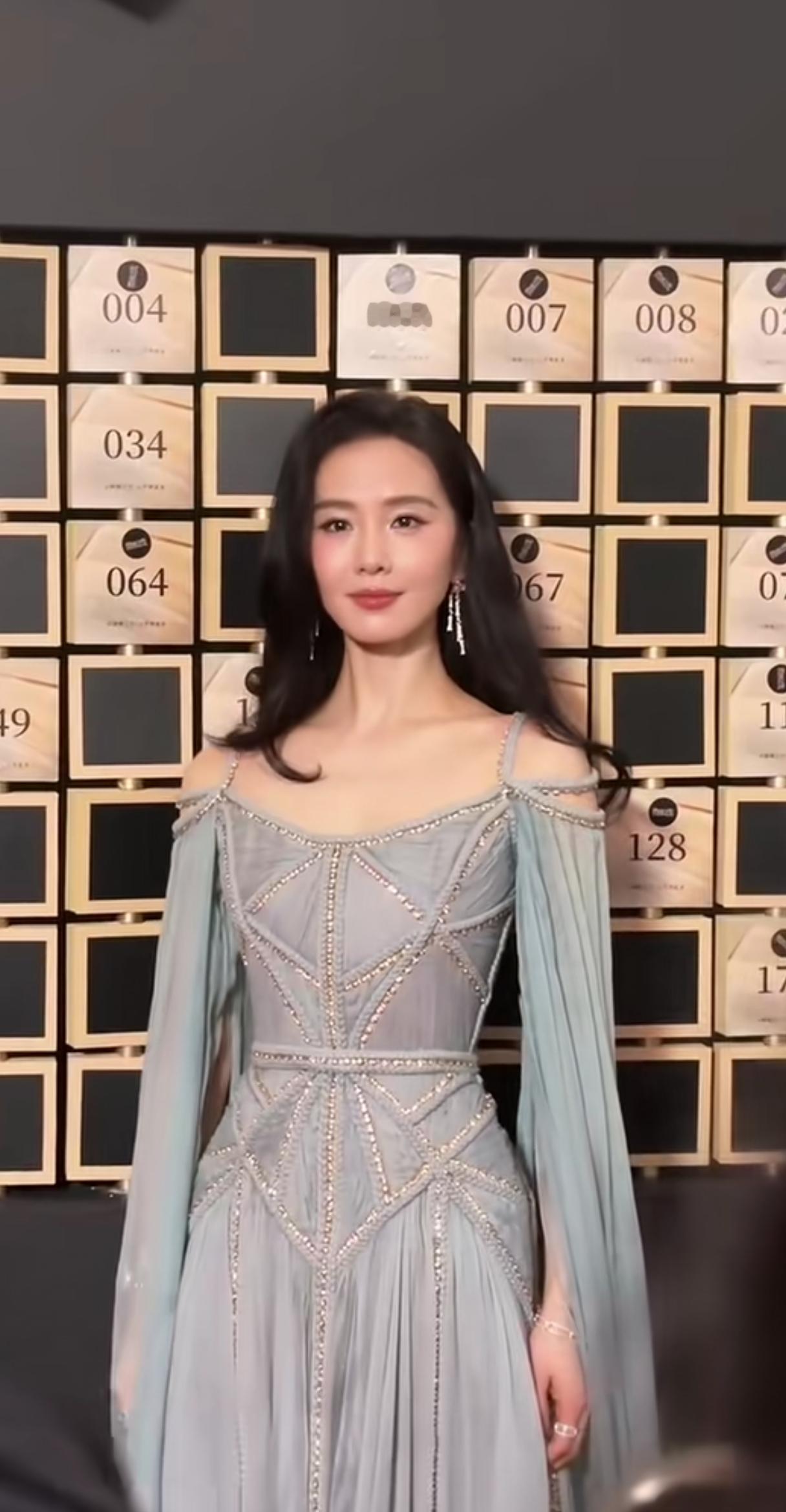 刘诗诗姐姐气质在娱乐圈属于独一档存在，你认同这种说法吗
娱乐圈从不缺美貌的女星，