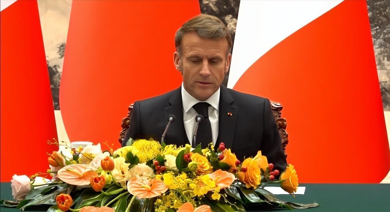 现场签字！中法合作稳了
12月4日，中法两国领导人共同出席了签字仪式！在现场见证