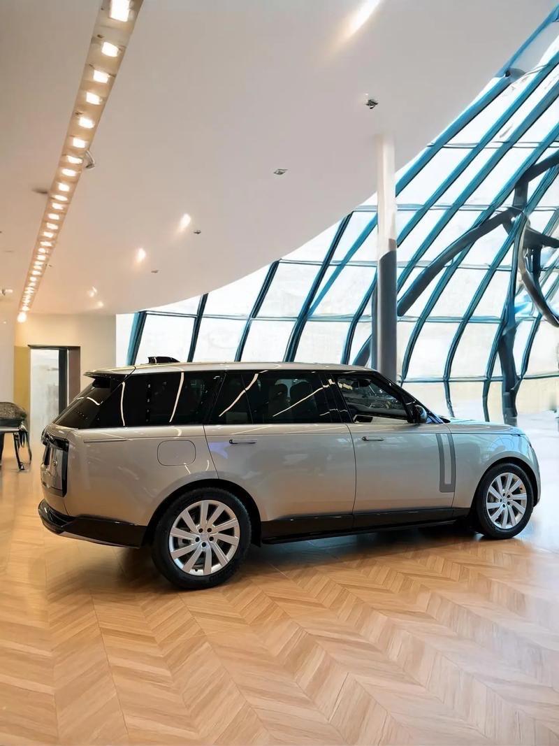 迷路的中国SUV：从“致敬路虎”到“成为路虎”的捷径与困境！
    2026年