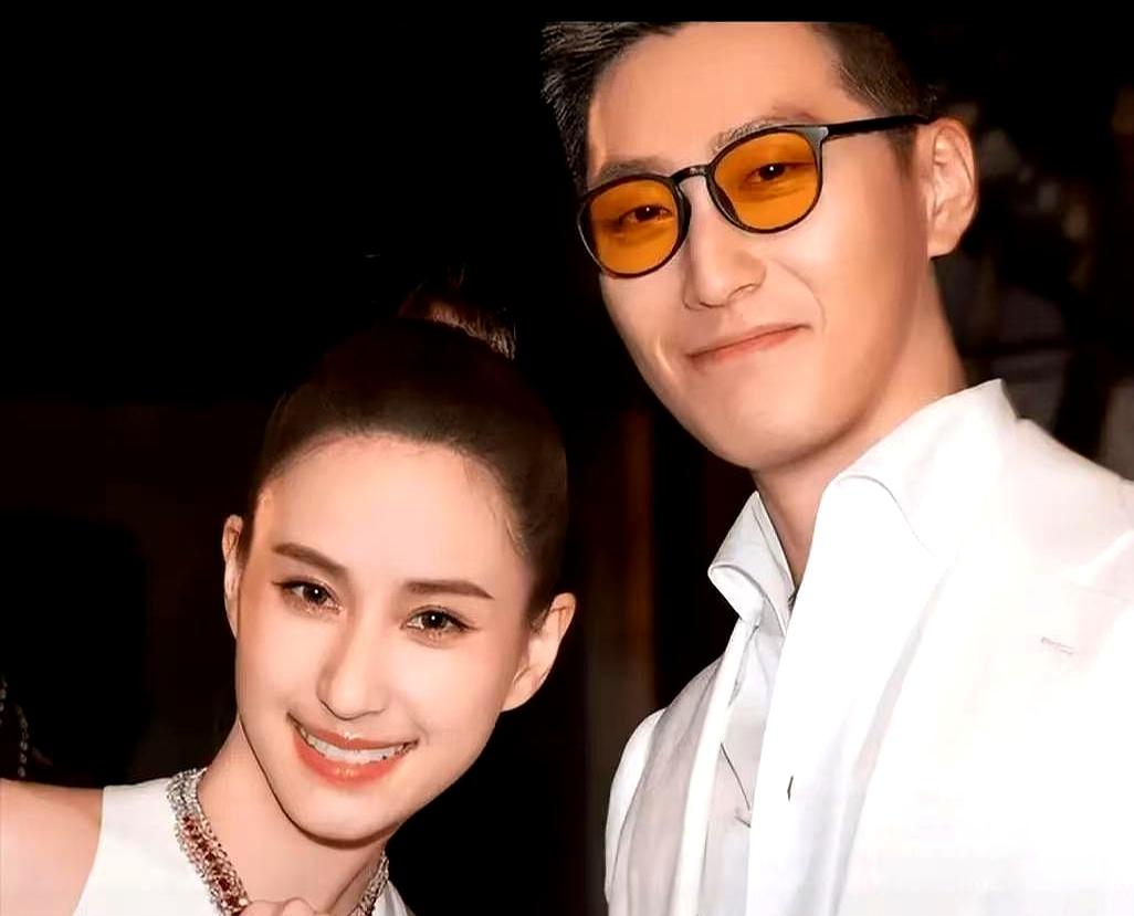 何超莲生日那天，何家人几乎都到了，场面挺热闹，可窦骁偏偏没现身，这一下就把外界的