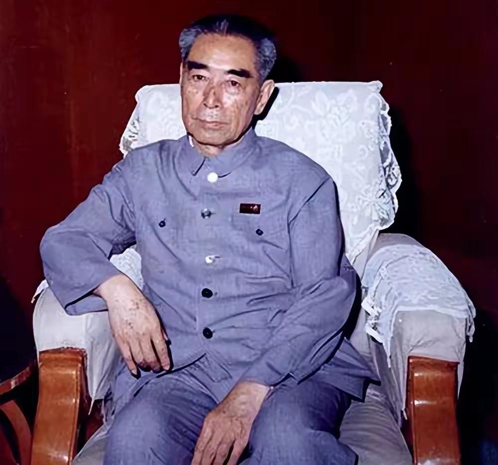 谁能想到，一位大国总理的最后岁月，竟是在病榻上与死神赛跑？1974年，周总理被确