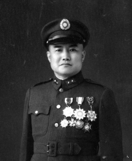 周福成（1898年-1953年），字全五，辽宁沈阳人，国民党陆军中将。他毕业于保