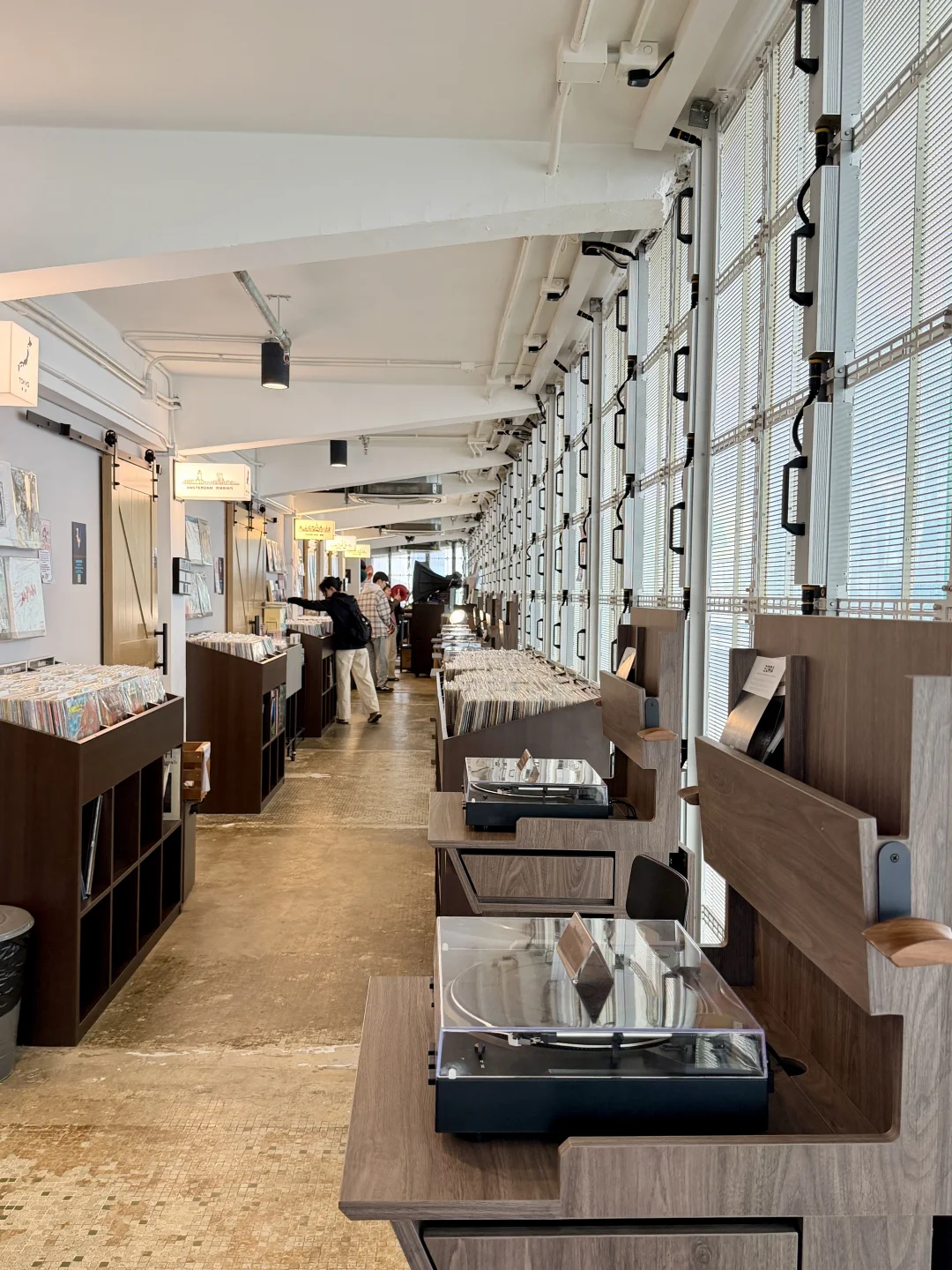 在尖沙咀🇭🇰值得一逛的黑胶店！！