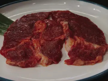 平时周日晚上，娃都要忙着返校晚自习，今天考完了，一家人出来聚个餐，久违的聚餐。 