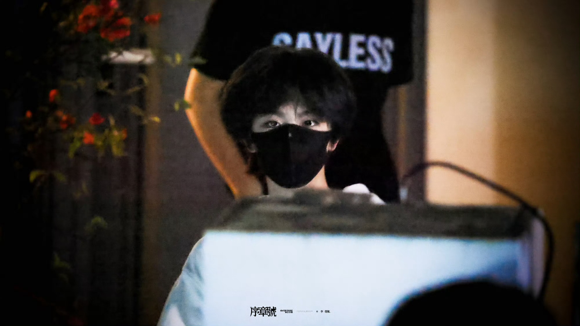 你眼睛亮亮的，头圆圆的，皮肤白白的，你好可爱，我好喜欢你，请你一直做自己吧 